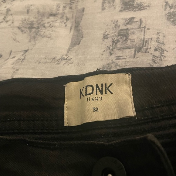 Size 32 fashion nova jeans - Picture 2 of 3